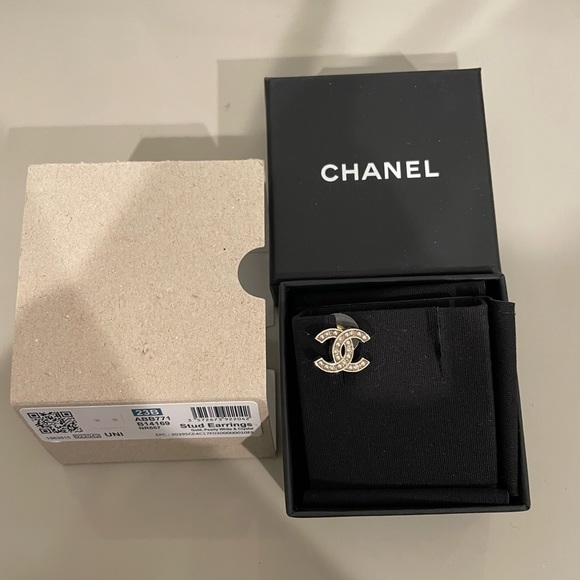 Chanel Stud Earring - Picture 1 of 3